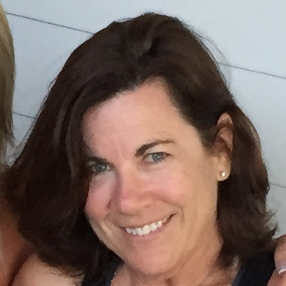 Profile Picture of Terri Driscoll (@terriddesign) on Poshmark