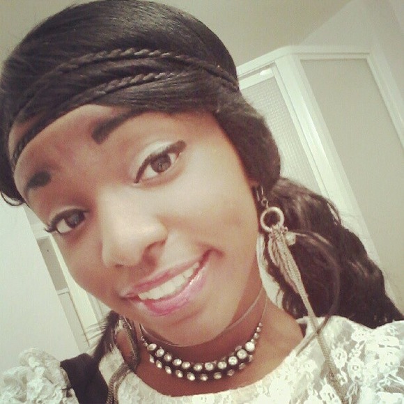 Profile Picture of Bennautica Knowles (@bscott_) on Poshmark