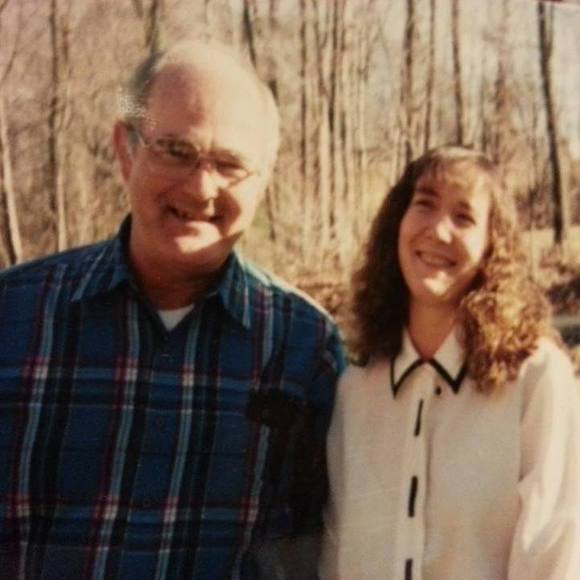 Profile Picture of Lisa Trumbo (@trumbo33) on Poshmark