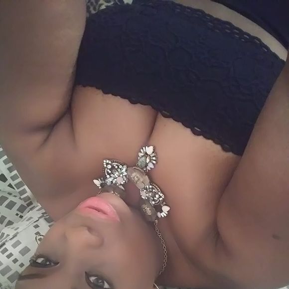 Profile Picture of Kimberly Irving (@onyxjewelcat) on Poshmark