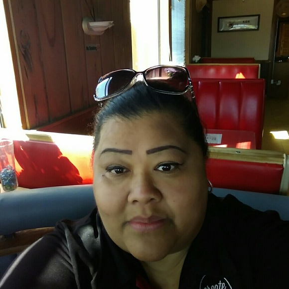 Profile Picture of Juliana Alvarez (@lajewels69) on Poshmark