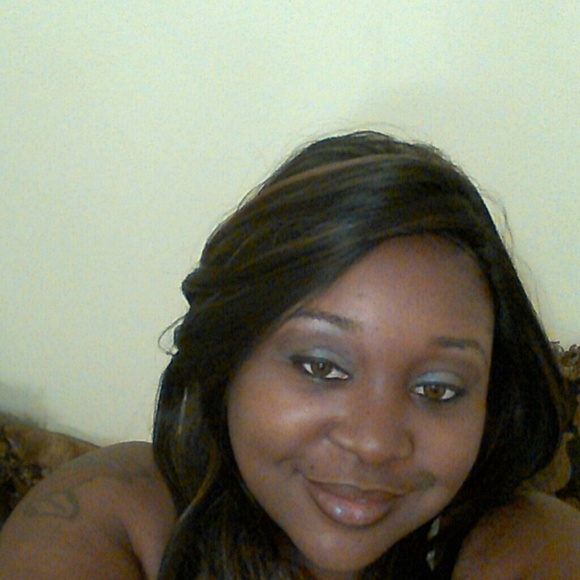 Profile Picture of Cassaundra Conaway (@ccon6869) on Poshmark