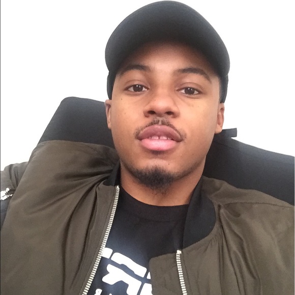 Profile Picture of Tyrell Smith (@tyrell410) on Poshmark