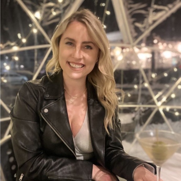 Profile Picture of Keriann Sievering (@ksievering) on Poshmark