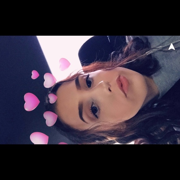 Profile Picture of Sarah Stroh (@sarah_stroh) on Poshmark