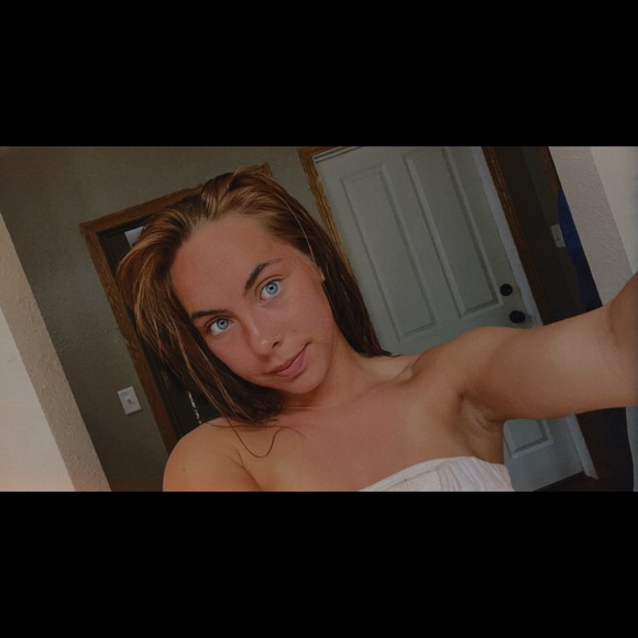 Profile Picture of Alica Schurrer (@alicaschurrer) on Poshmark