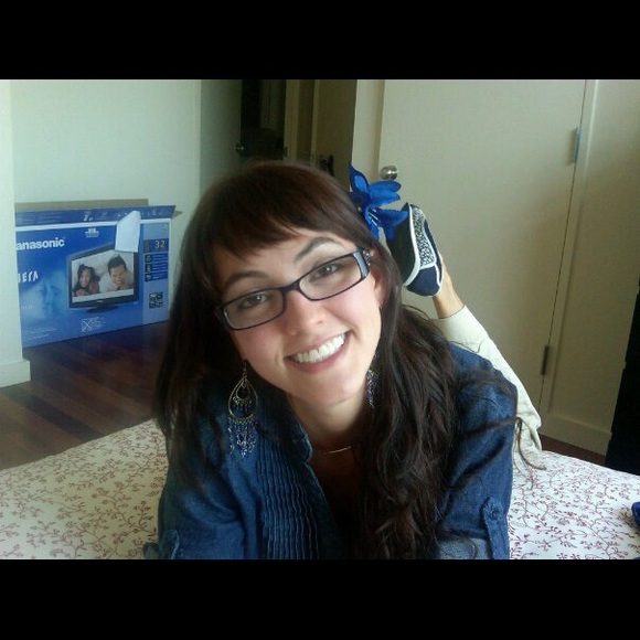 Profile Picture of Isabel Gomez (@isabelgomezp) on Poshmark