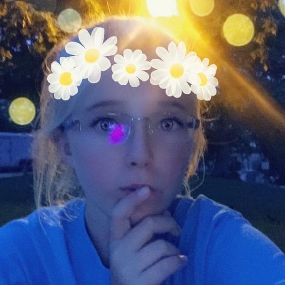 Profile Picture of Lexi Heinly (@lexiheinly) on Poshmark