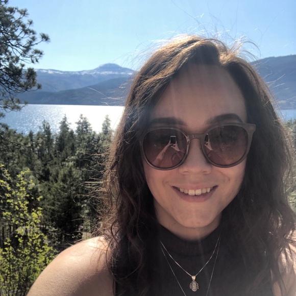 Profile Picture of Kayla Crawford (@kaykow) on Poshmark