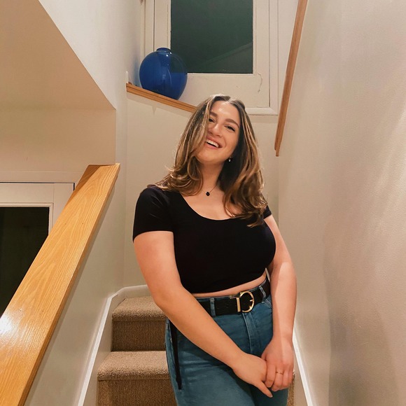 Profile Picture of Maya Bellas (@mayabellas) on Poshmark