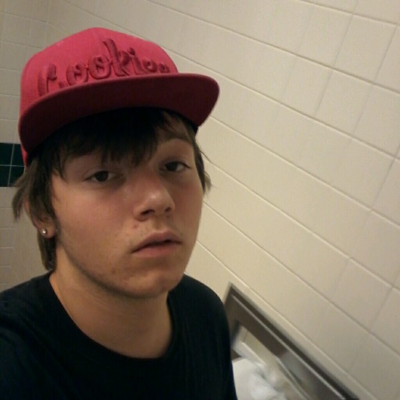 Profile Picture of Peter Melendez (@yung_khalifa) on Poshmark