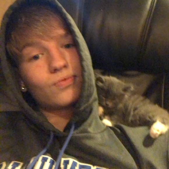 Profile Picture of Brandon Coombs (@brandonty97) on Poshmark