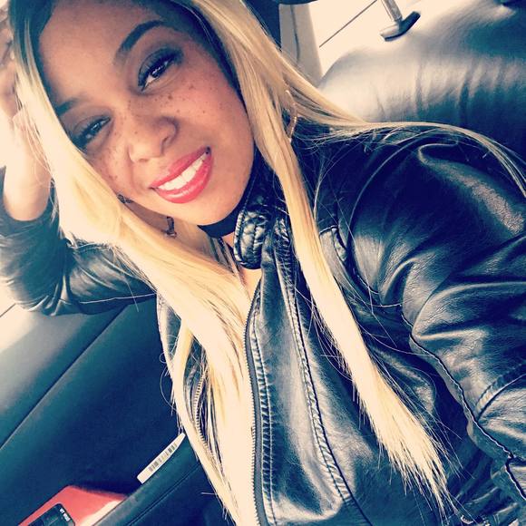 Profile Picture of Jovone Houpe (@houpetwin) on Poshmark