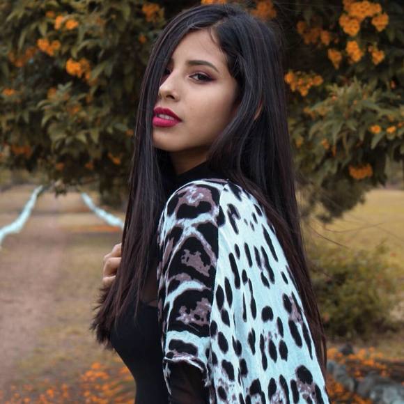 Profile Picture of Linda Saltos (@nicolindanatali) on Poshmark