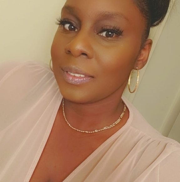 Profile Picture of Bianka Santiago (@biankasantiago) on Poshmark