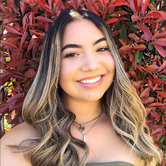 Profile Picture of Giavanna Dipillo (@giadipillo) on Poshmark