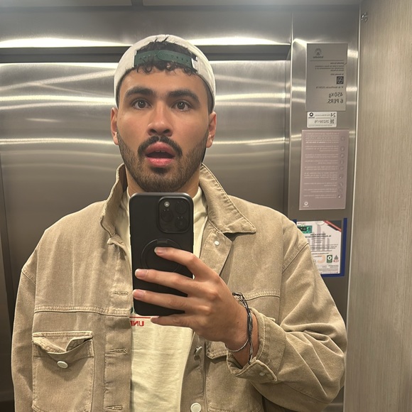 Profile Picture of Julian Diaz (@jdidiaz03) on Poshmark