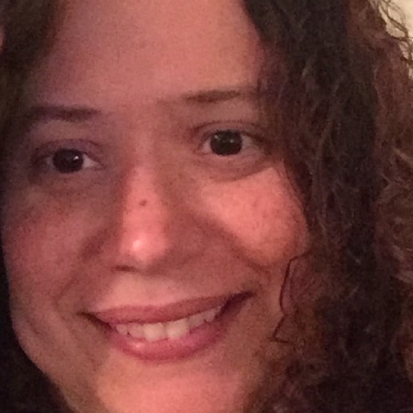 Profile Picture of Michelle Miskinis (@lopais2) on Poshmark