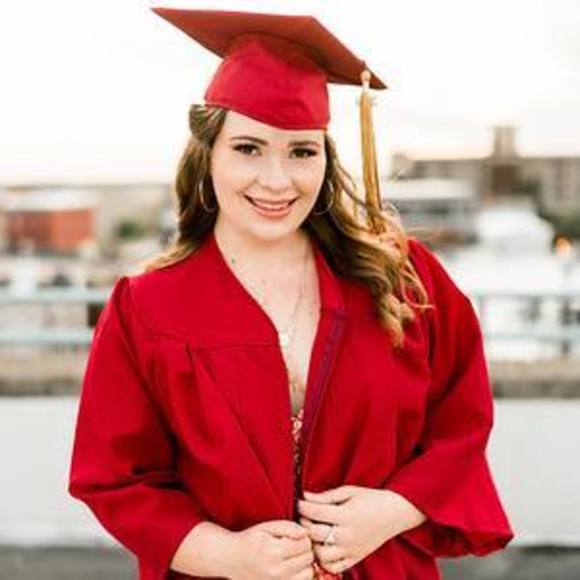 Profile Picture of Rebecca Rivette (@rebeccarivette) on Poshmark