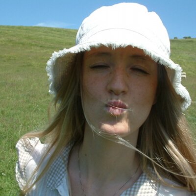 Profile Picture of Rebecca Warman (@beccastardust) on Twitter