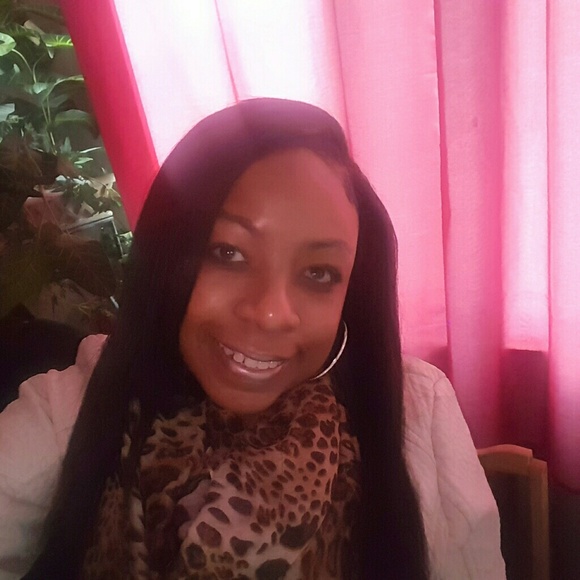 Profile Picture of Tonya Coates (@heavenly77) on Poshmark