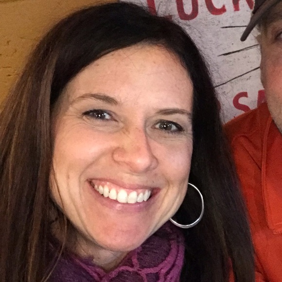 Profile Picture of Angie Creagh (@acreagh) on Poshmark