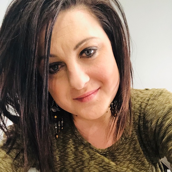 Profile Picture of Brittany Dehaven (@bdehaven246) on Poshmark