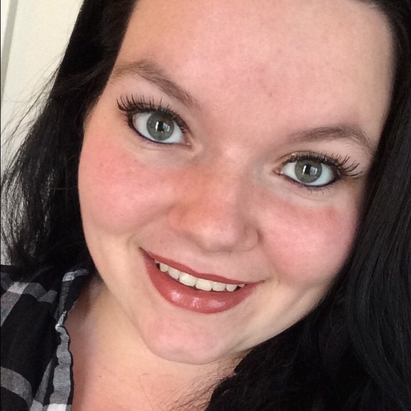 Profile Picture of Sydney Ruark (@sydneyruark) on Poshmark