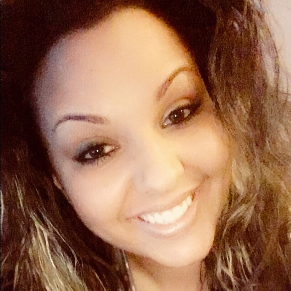 Profile Picture of Taylor Heinsen (@taylorheinsen) on Poshmark