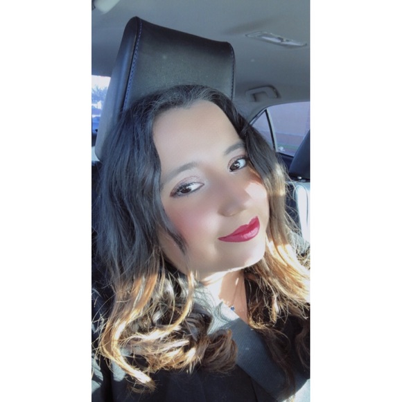 Profile Picture of Sylvia Bacerott (@sylviabacerott) on Poshmark