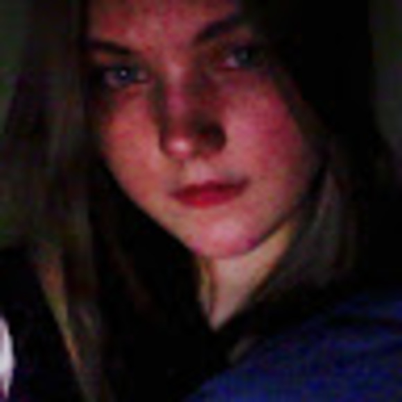 Profile Picture of Brittany Cain (@brittanycain64) on Poshmark