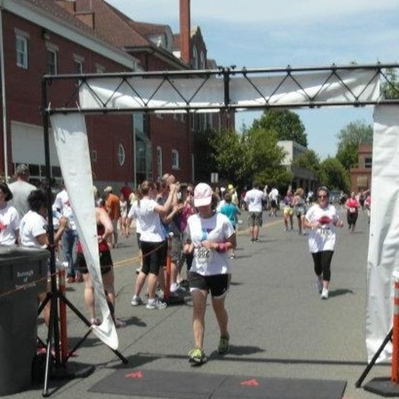 Profile Picture of Jeannine Derouin (@jmom25) on Poshmark