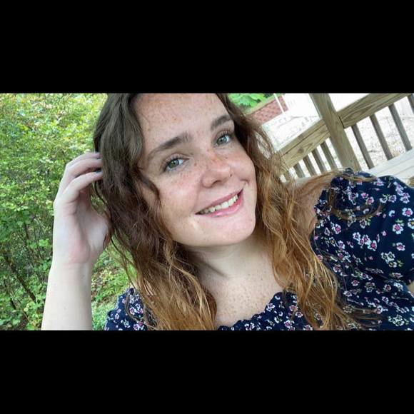 Profile Picture of Adreanna Bodwell (@adreannabodwell) on Poshmark