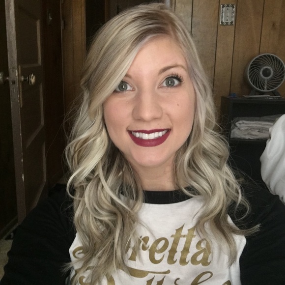 Profile Picture of Christie Webb (@cow_girl011) on Poshmark