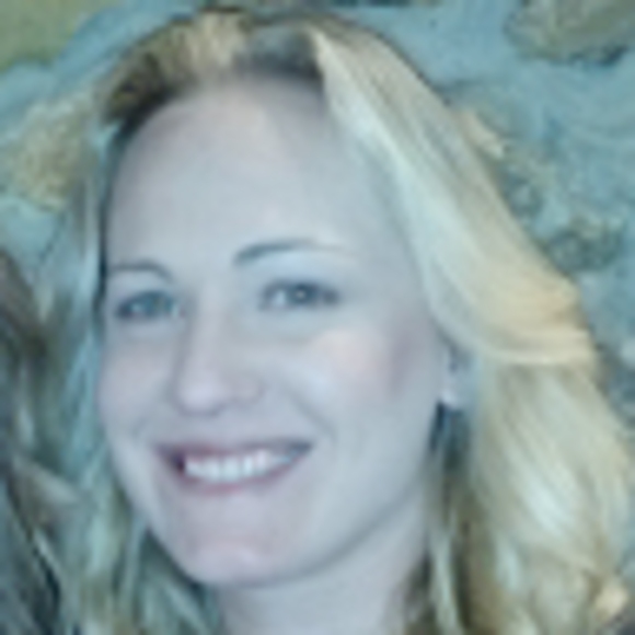 Profile Picture of Jen Lucas (@swirlgrlj) on Poshmark