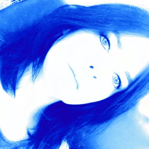 Profile Picture of Dawn Barrett (@imfifth) on Poshmark