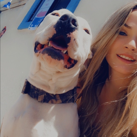 Profile Picture of Brooklynn Sitton (@brook_sitton) on Poshmark