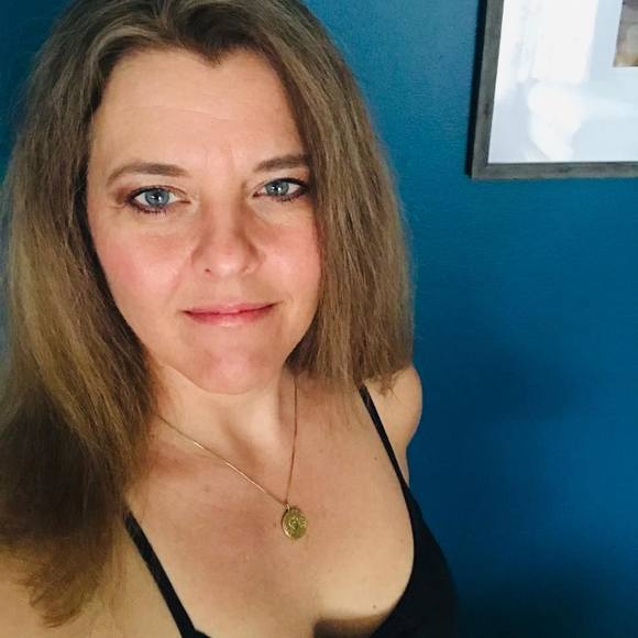 Profile Picture of Roxanne Senft (@roxannesenft) on Poshmark