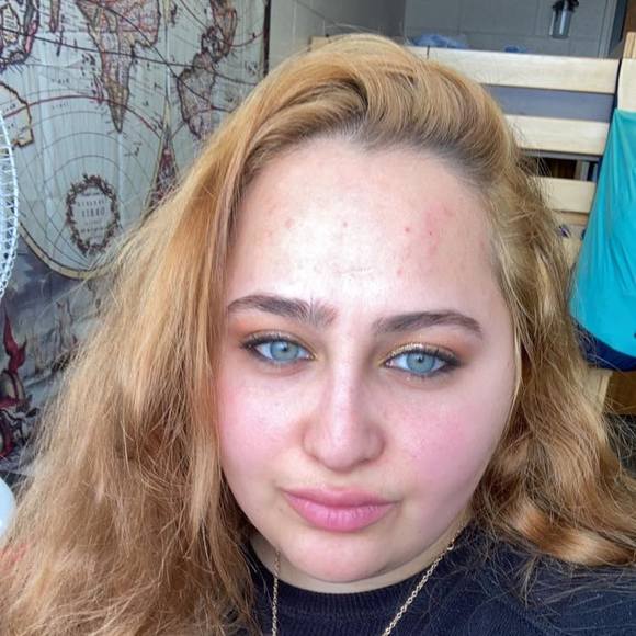 Profile Picture of Rose Mouradian (@rosemouradian) on Poshmark