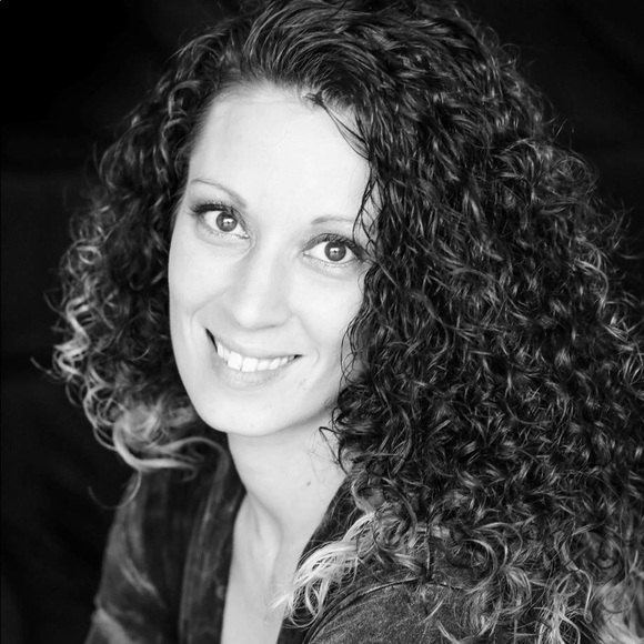 Profile Picture of Shawna Burke (@shawnalb34) on Poshmark