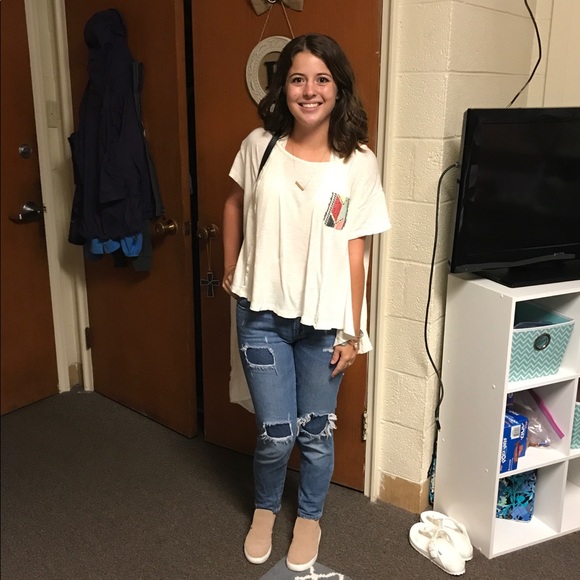 Profile Picture of Heidi Moser (@heidimoser0) on Poshmark