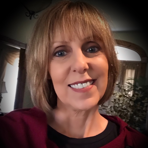 Profile Picture of Susan Laiben (@susanlaiben) on Poshmark