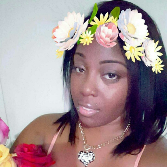 Profile Picture of Jonell Johnson (@ladijojo6) on Poshmark