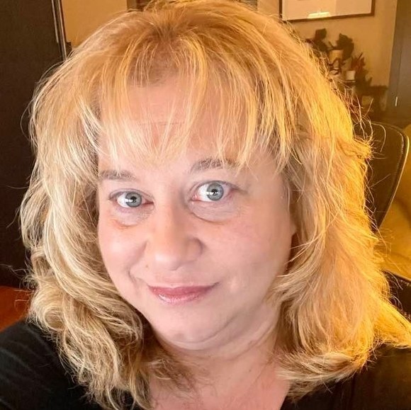 Lorie Decelles hennrikus - Poshmark Profile Picture of Lorie Decelles hennrikus (@lhennrikus) on Poshmark