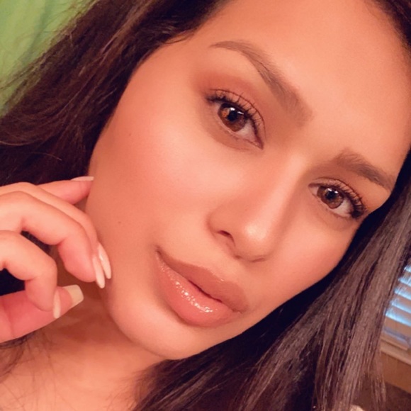 Profile Picture of Jessica Guereca (@jessica_guereca) on Poshmark