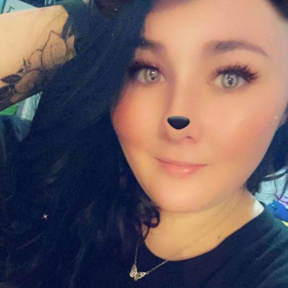 Profile Picture of Nicole Calamia (@nicole040312) on Poshmark