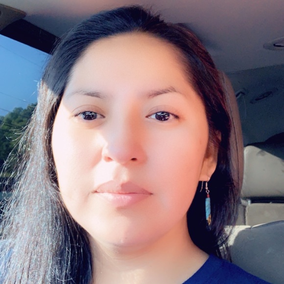 Profile Picture of Amanda Gould (@agould1136) on Poshmark