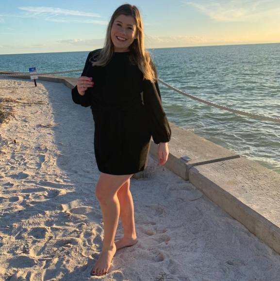 Profile Picture of Nicole Garger (@nicolegarger) on Poshmark