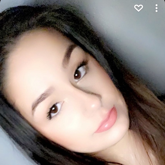 Profile Picture of Cheyanne Kruebbe (@___chey___) on Poshmark