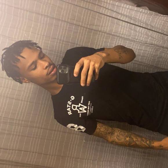 Profile Picture of Ralph Taylor (@goldbluntzzzz) on Poshmark